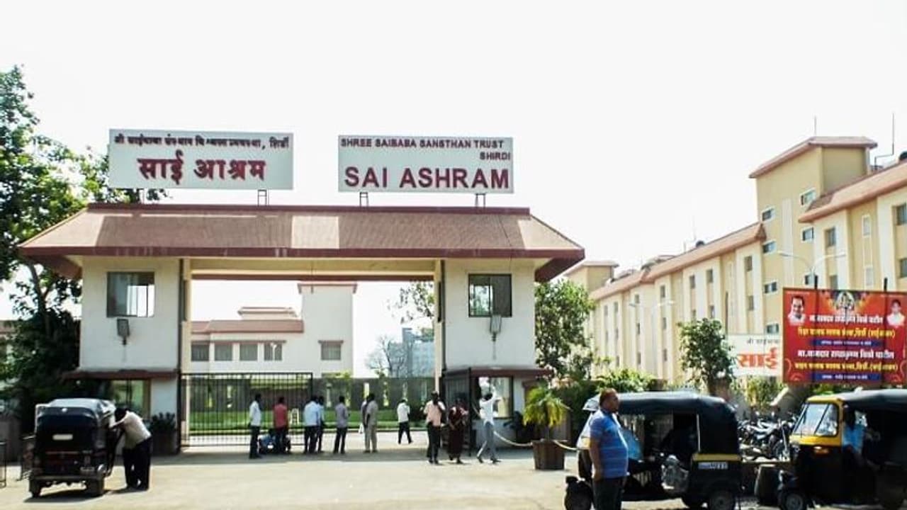 कोरोना से जूझ रहे महाराष्ट्र पर बरसेगी साईं की कृपा, शिरड़ी सांई ट्रस्ट राज्य सरकार को देगा 51 करोड़ कोरोना से जूझ रहे महाराष्ट्र पर बरसेगी साईं की कृपा, शिरड़ी सांई ट्रस्ट राज्य सरकार को देगा 51 करोड़