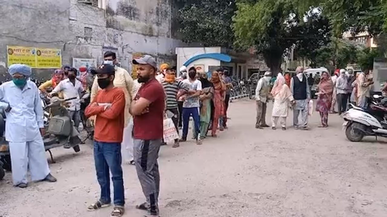 తాను చనిపోతూ.. 23 మందికి కరోనా అంటించాడు, 15 గ్రామాలకు సీల్