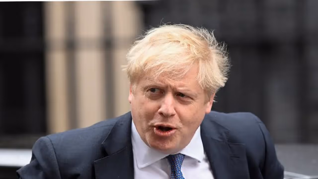 உயிர் தப்பி மீண்டு வந்த பிரதமர்..!! வந்ததும் வராததுமாய் நெருக்கும் எதிர்கட்சி..!! உயிர் தப்பி மீண்டு வந்த பிரதமர்..!! வந்ததும் வராததுமாய் நெருக்கும் எதிர்கட்சி..!!