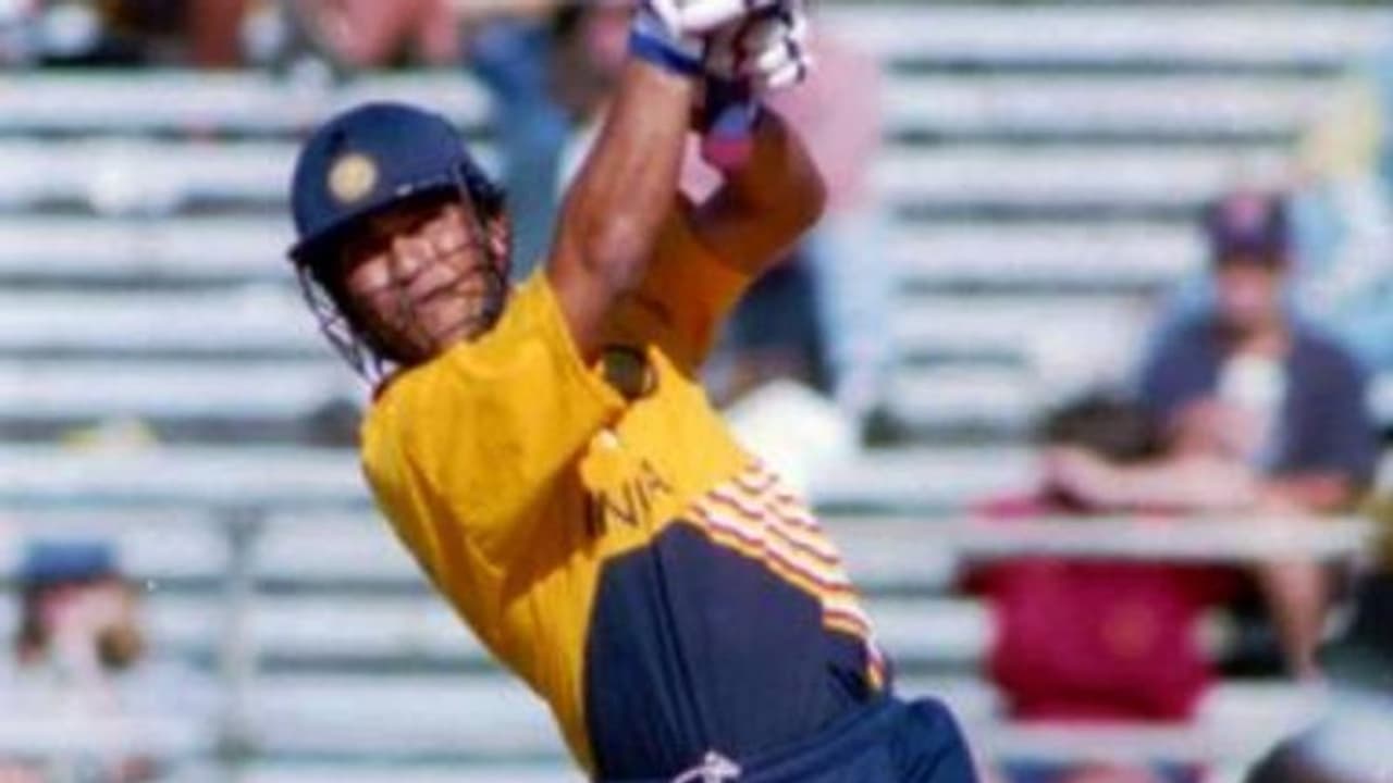 സച്ചിനെ ഓപ്പണറാക്കിയ ചരിത്ര തീരുമാനത്തിന് പിന്നില്; വെളിപ്പെടുത്തലുമായി അസ്ഹറുദ്ദീന് സച്ചിനെ ഓപ്പണറാക്കിയ ചരിത്ര തീരുമാനത്തിന് പിന്നില്; വെളിപ്പെടുത്തലുമായി അസ്ഹറുദ്ദീന്