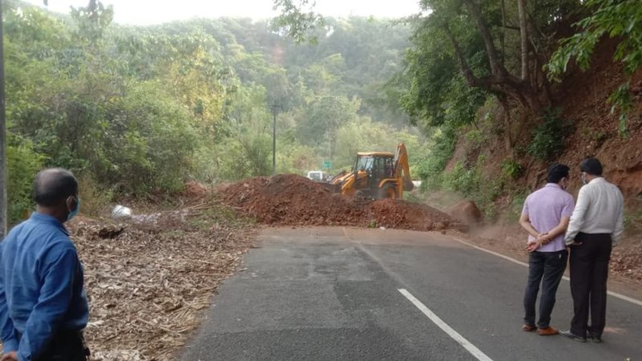 ಕೇರಳ ಗಡಿಭಾಗ ತೆರವು: ಡಿಸಿಪಿ ಸ್ಥಳಕ್ಕೆ ಭೇಟಿ