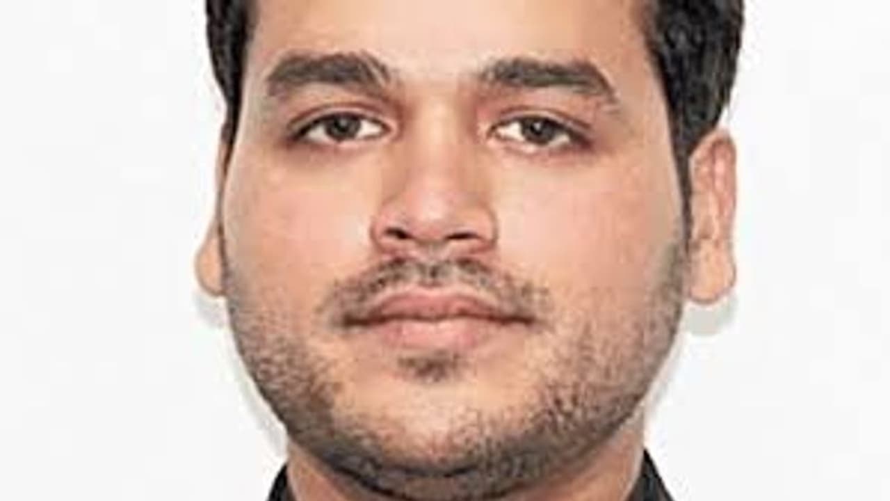 வீட்டுக்கண்காணிப்பில் இருந்த சப்கலெக்டர் அனுபம் மிஸ்ரா சஸ்பெண்ட்... !! கேரளா அரசு அதிரடி நடவடிக்கை..!! வீட்டுக்கண்காணிப்பில் இருந்த சப்கலெக்டர் அனுபம் மிஸ்ரா சஸ்பெண்ட்... !! கேரளா அரசு அதிரடி நடவடிக்கை..!!