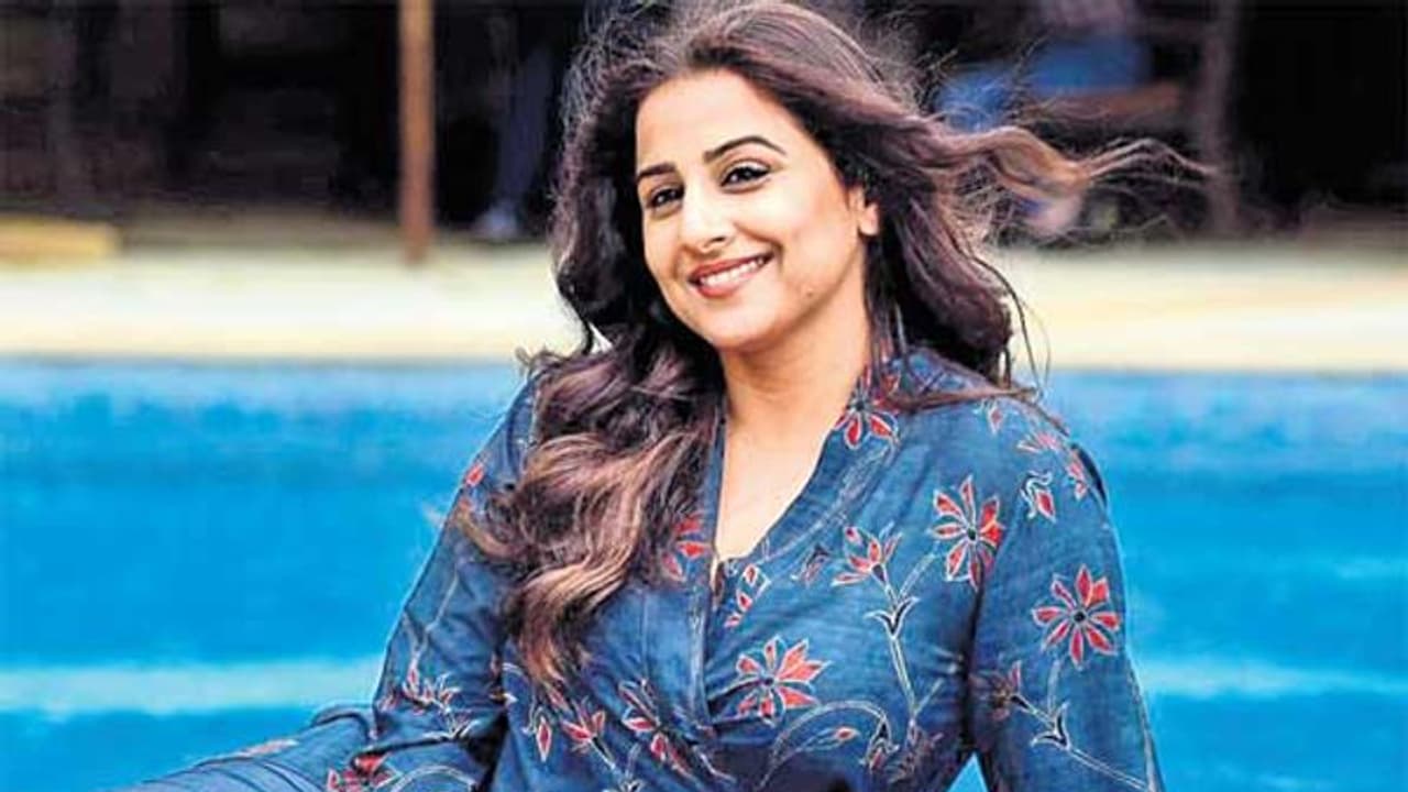 ঘুম থেকে উঠে বারান্দায় বিদ্যা, সাফাইকর্মীকে ম্যাডাম বলে ডেকে জানালেন ধন্যবাদ ঘুম থেকে উঠে বারান্দায় বিদ্যা, সাফাইকর্মীকে ম্যাডাম বলে ডেকে জানালেন ধন্যবাদ