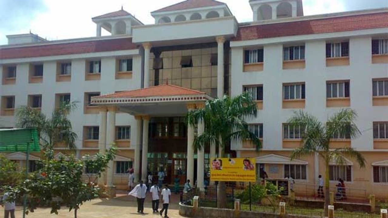 கொரோனா வார்டில் ஒரே நாளில் 3 பேர் பலி..! கன்னியாகுமரியில் தொடரும் அதிர்ச்சி..! கொரோனா வார்டில் ஒரே நாளில் 3 பேர் பலி..! கன்னியாகுமரியில் தொடரும் அதிர்ச்சி..!