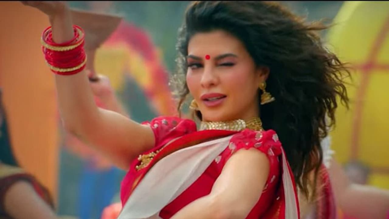 Here's how Jacqueline Fernandez celebrated Ganesh Chaturthi with staff and family Here's how Jacqueline Fernandez celebrated Ganesh Chaturthi with staff and family