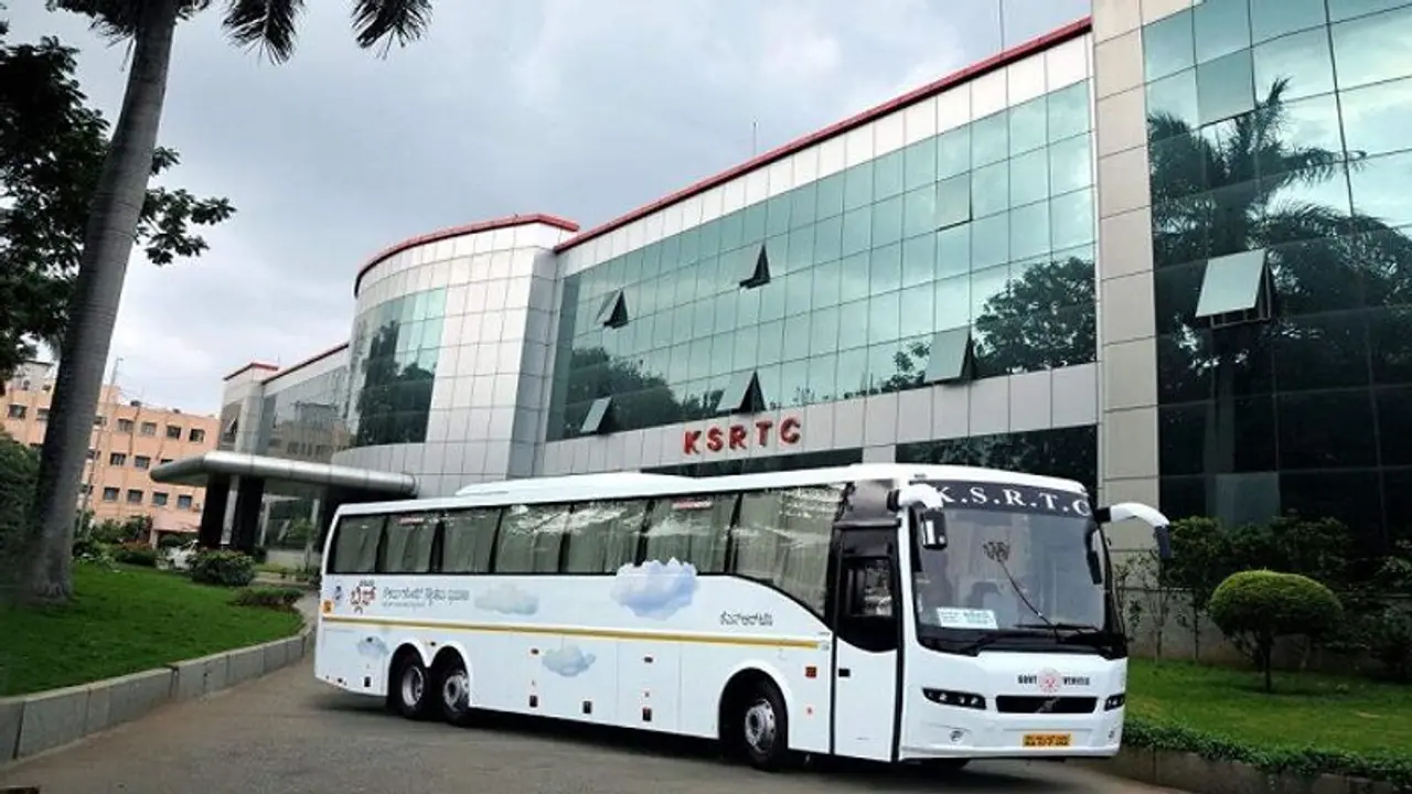 ಹುಬ್ಬಳ್ಳಿ: ನಾಲ್ಕು ತಿಂಗಳ ಬಳಿಕ ಎಸಿ ಬಸ್ ಸಂಚಾರ ಪುನರಾರಂಭ ಹುಬ್ಬಳ್ಳಿ: ನಾಲ್ಕು ತಿಂಗಳ ಬಳಿಕ ಎಸಿ ಬಸ್ ಸಂಚಾರ ಪುನರಾರಂಭ