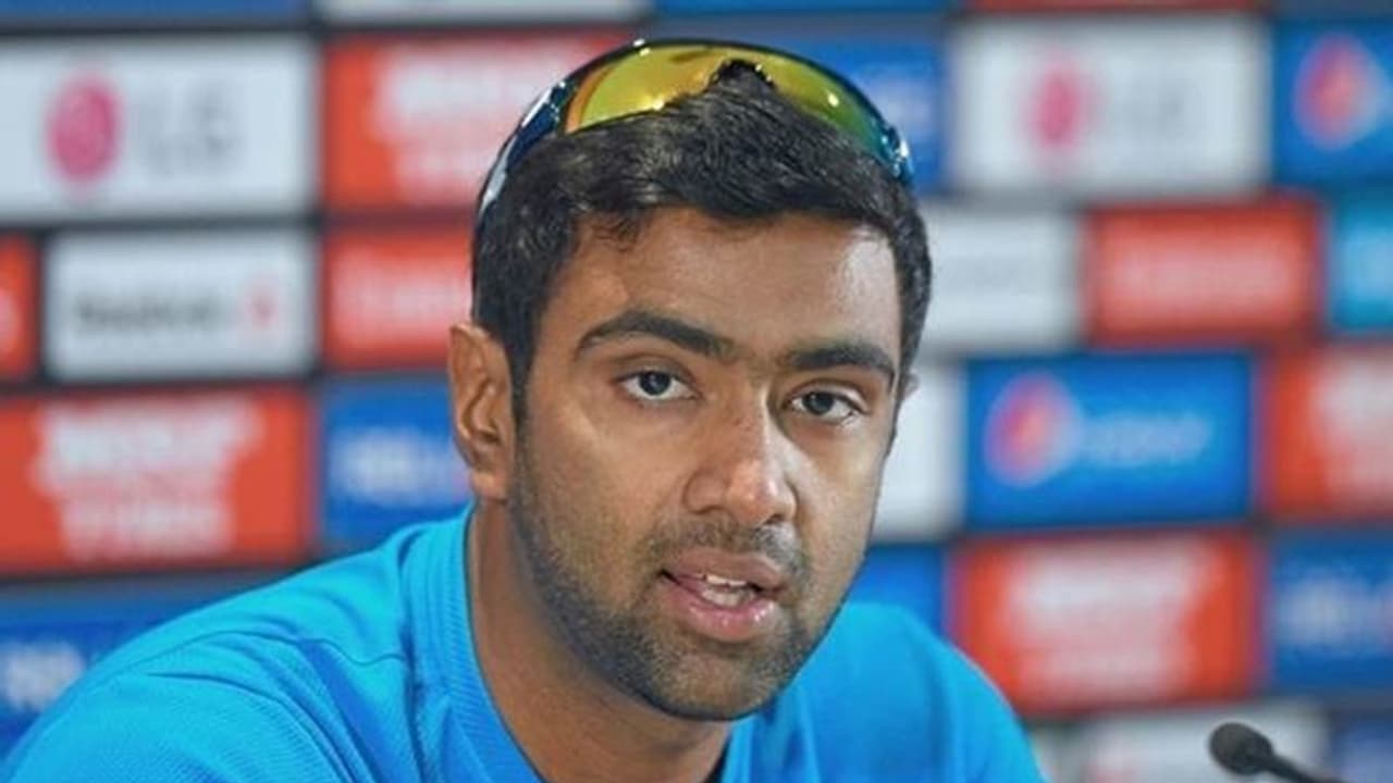 తెలుగులో అదరగొట్టిన టీమిండియా క్రికెటర్లు, టాలీవుడ్ హీరోలపై చర్చ తెలుగులో అదరగొట్టిన టీమిండియా క్రికెటర్లు, టాలీవుడ్ హీరోలపై చర్చ