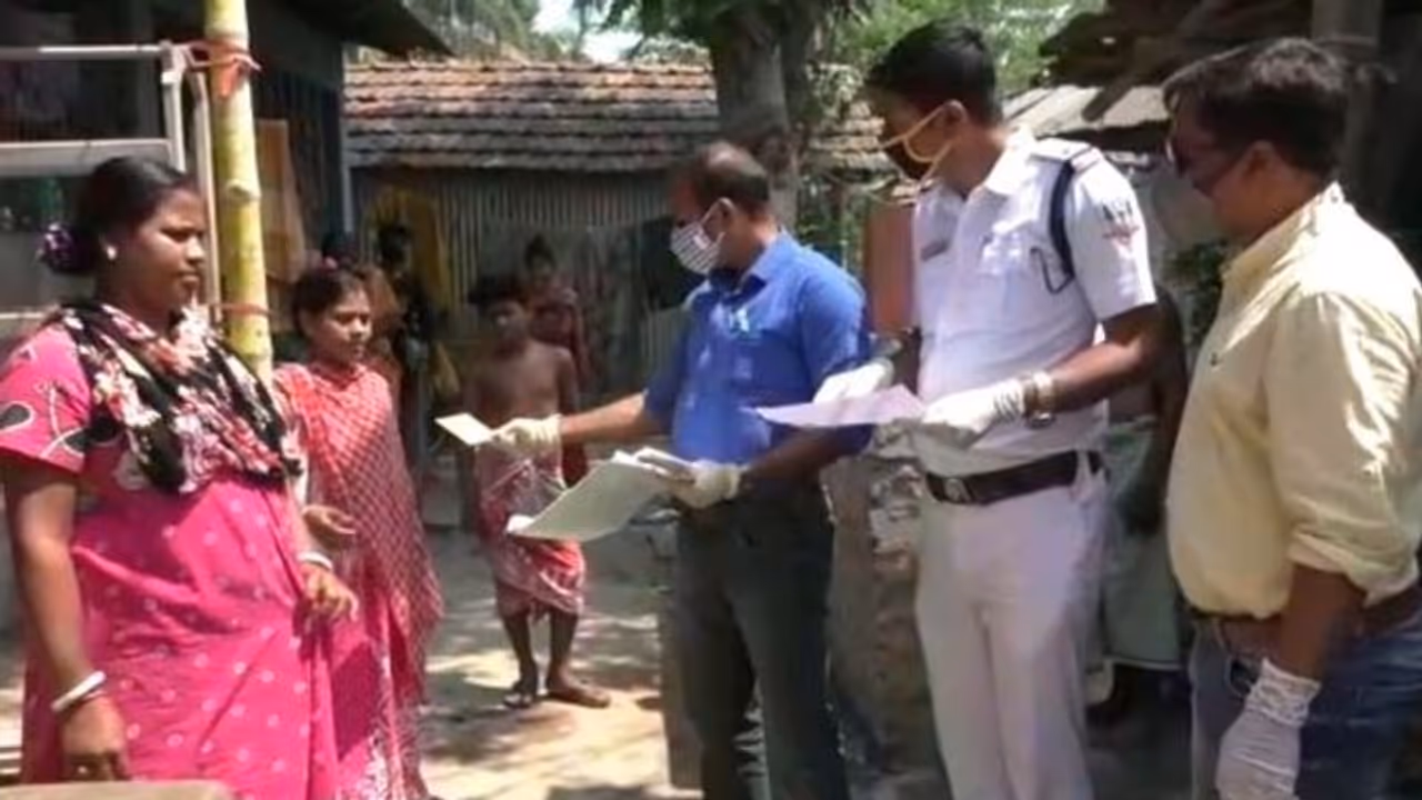 লকডাউনে পরিচারিকারা কাজে আসছে না, তাঁদের মাস মাইনে পুলিশের মাধ্যমে পৌঁছোল নিউটাউনবাসী