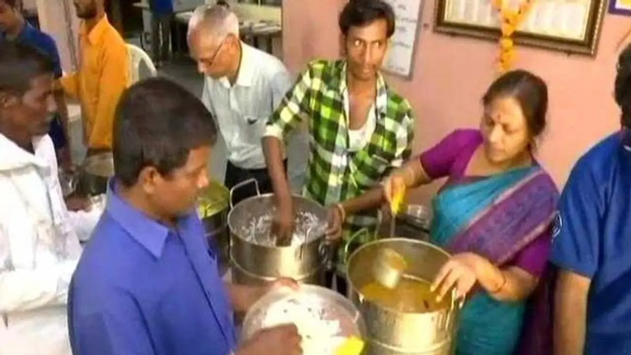 दिल्ली: लॉकडाउन में खाने की हो रही है दिक्कत, इस नंबर पर कॉल कर मंगा सकते हैं खाना दिल्ली: लॉकडाउन में खाने की हो रही है दिक्कत, इस नंबर पर कॉल कर मंगा सकते हैं खाना