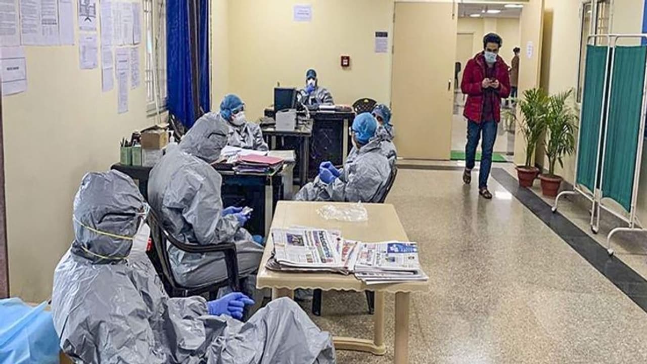 कोरोना अपडेट्स@28 March: केरल के बाद तेलंगाना में पहली मौत, कुल 24 ने गंवाई जान, 900 से ज्यादा संक्रमित कोरोना अपडेट्स@28 March: केरल के बाद तेलंगाना में पहली मौत, कुल 24 ने गंवाई जान, 900 से ज्यादा संक्रमित