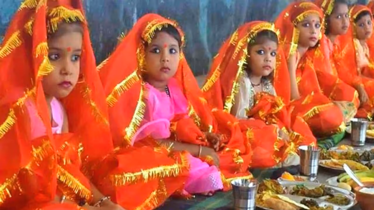 पूजा विधि: चैत्र नवरात्रि में करें कन्या पूजन, इससे दूर हो सकती है आपकी परेशानियां पूजा विधि: चैत्र नवरात्रि में करें कन्या पूजन, इससे दूर हो सकती है आपकी परेशानियां