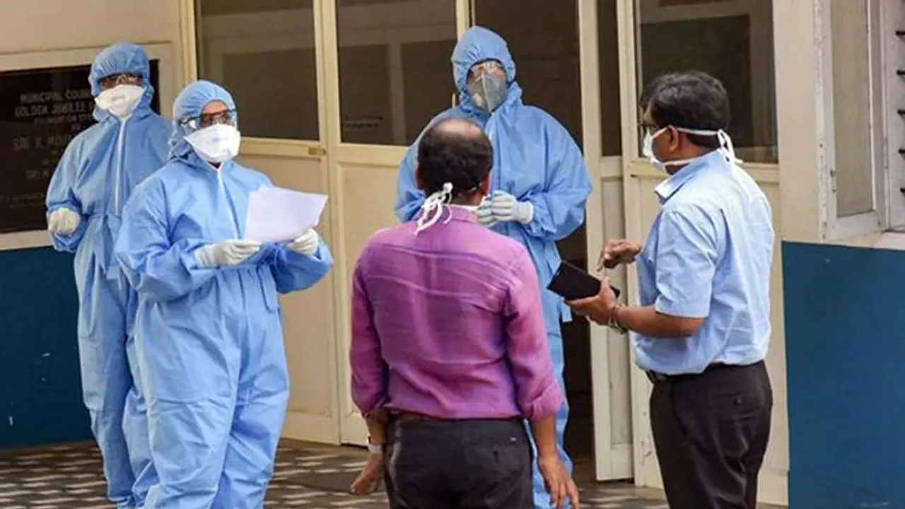 ఏపీలో ఒక్క రోజే ఆరు కేసులు: 19కి పెరిగిన కరోనా పాజిటివ్ కేసులు ఏపీలో ఒక్క రోజే ఆరు కేసులు: 19కి పెరిగిన కరోనా పాజిటివ్ కేసులు