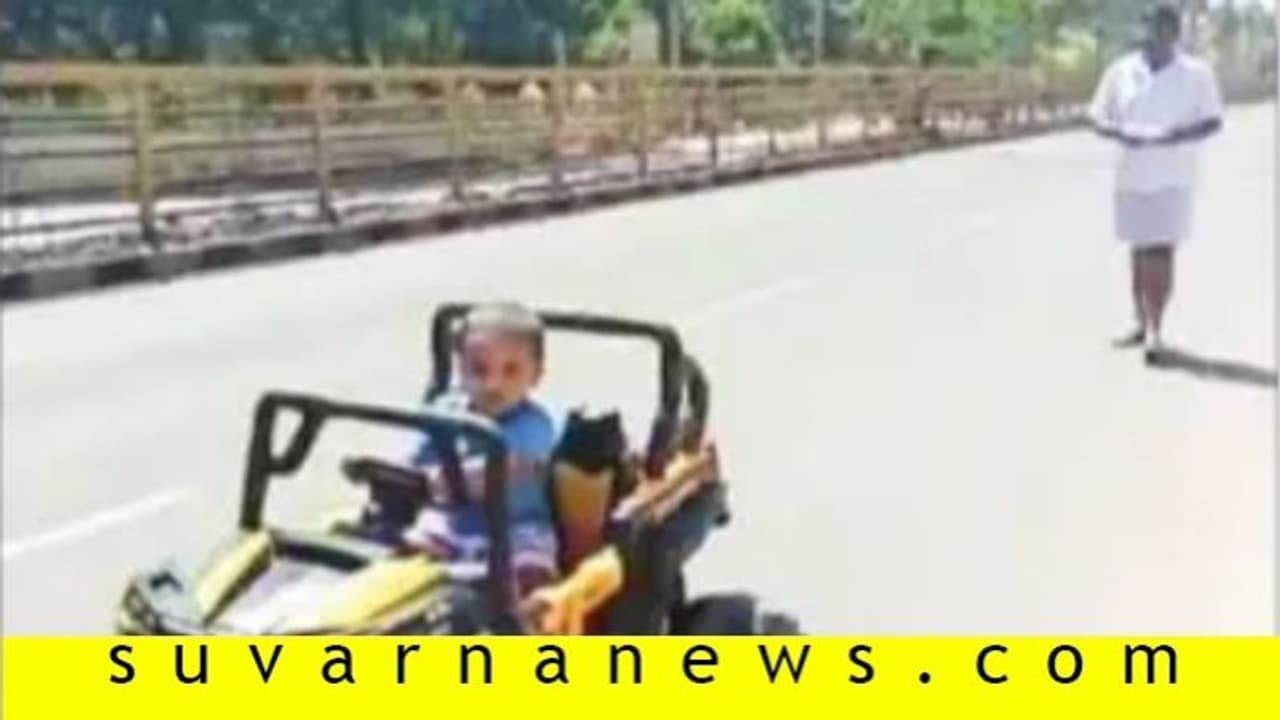 ಗುಬ್ಬಿ ಶಾಸಕ ಮೊಮ್ಮಗನ ಜೊತೆ ರಿಮೋಟ್‌ ಕಾರಲ್ಲಿ ಬಿ.ಎಚ್‌.ರಸ್ತೆಯಲ್ಲಿ ಆಟ!