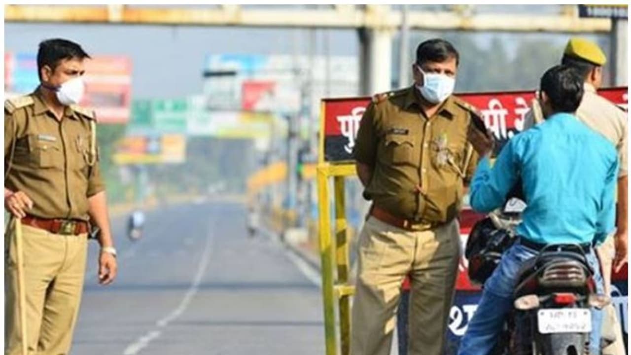 ലോക്ക് ഡൗണ്‍: വിശന്നുവലഞ്ഞ കുടുംബം ആത്മഹത്യാഭീഷണി മുഴക്കി, ഭക്ഷണവും പണവും എത്തിച്ച് പൊലീസ്