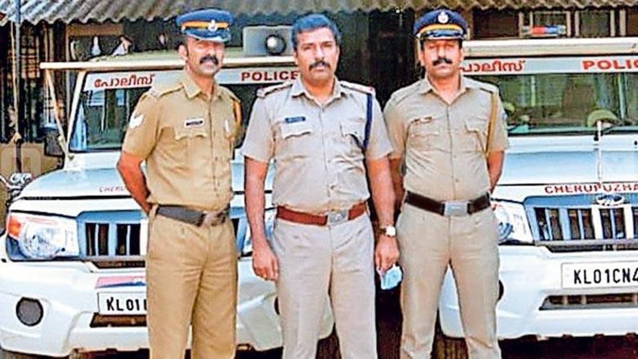 ലോക്ക് ഡൗൺ; പന്ത്രണ്ട് ദിവസം പ്രായമുള്ള കുഞ്ഞിനെ രക്ഷിക്കാൻ പൊലീസ് വണ്ടി ഓടിയത് 28 കിലോമീറ്റർ; മാതൃക ലോക്ക് ഡൗൺ; പന്ത്രണ്ട് ദിവസം പ്രായമുള്ള കുഞ്ഞിനെ രക്ഷിക്കാൻ പൊലീസ് വണ്ടി ഓടിയത് 28 കിലോമീറ്റർ; മാതൃക