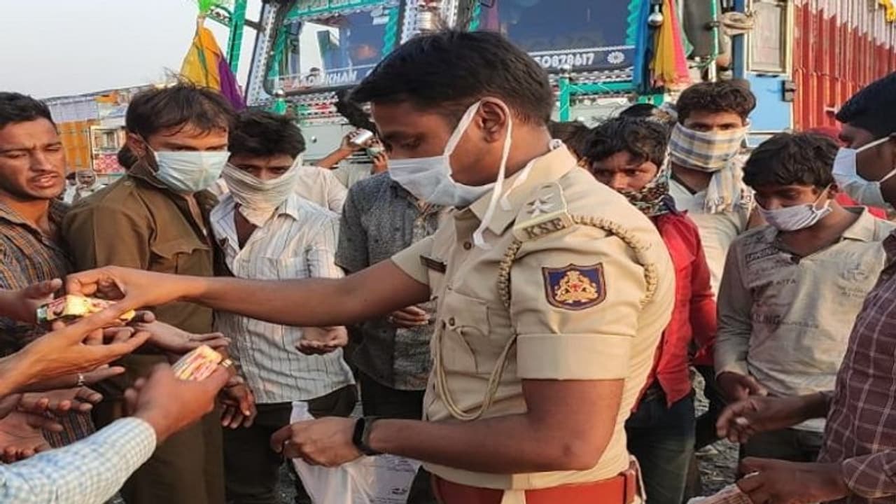 ಭಾರತ ಲಾಕ್‌ಡೌನ್‌: ಕರ್ತವ್ಯದ ಮಧ್ಯೆಯೂ ಮಾನವೀಯತೆ ಮೆರೆದ ಸಬ್‌ಇನ್ಸ್‌ಪೆಕ್ಟರ್