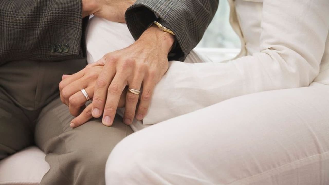 ஊரடங்கால் எந்நேரமும் கணவர் அந்த மூடுலேயே இருக்காரு... தூங்க முடியல... வீடியோவில் கதறும் பெண்..! ஊரடங்கால் எந்நேரமும் கணவர் அந்த மூடுலேயே இருக்காரு... தூங்க முடியல... வீடியோவில் கதறும் பெண்..!