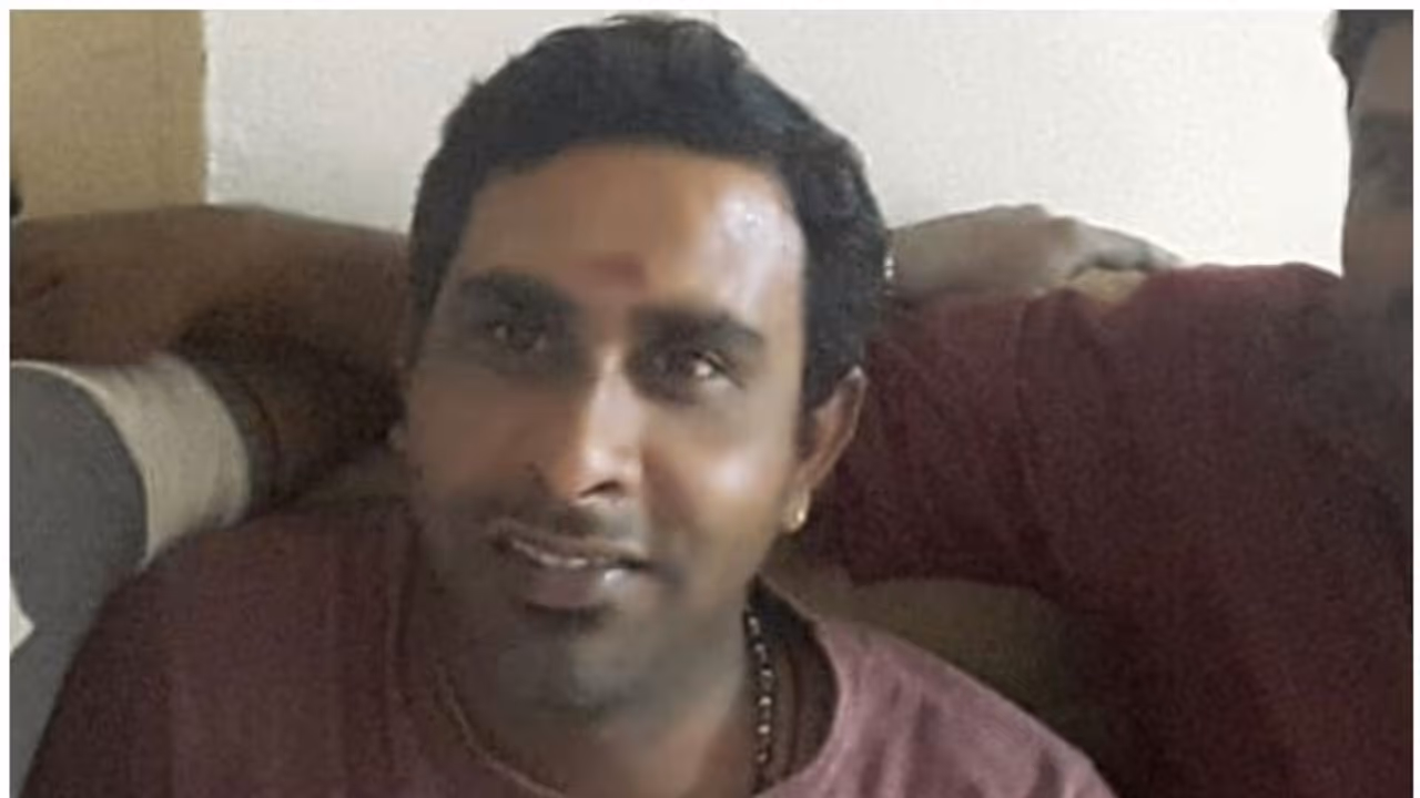 ഒമാനിൽ മലയാളി യുവാവ് വെട്ടേറ്റ് മരിച്ചു; ഒപ്പം താമസിച്ചിരുന്നയാള് കസ്റ്റഡിയില് ഒമാനിൽ മലയാളി യുവാവ് വെട്ടേറ്റ് മരിച്ചു; ഒപ്പം താമസിച്ചിരുന്നയാള് കസ്റ്റഡിയില്