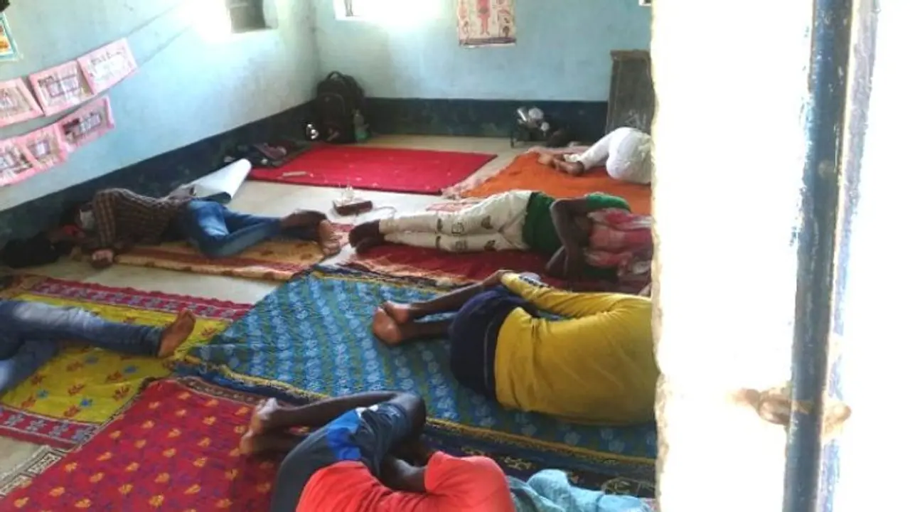 এশিয়ানেট নিউজ বাংলার খবরের জের, গাছ থেকে হোম কোয়রান্টিনে পুরুলিয়ার সাত যুবক