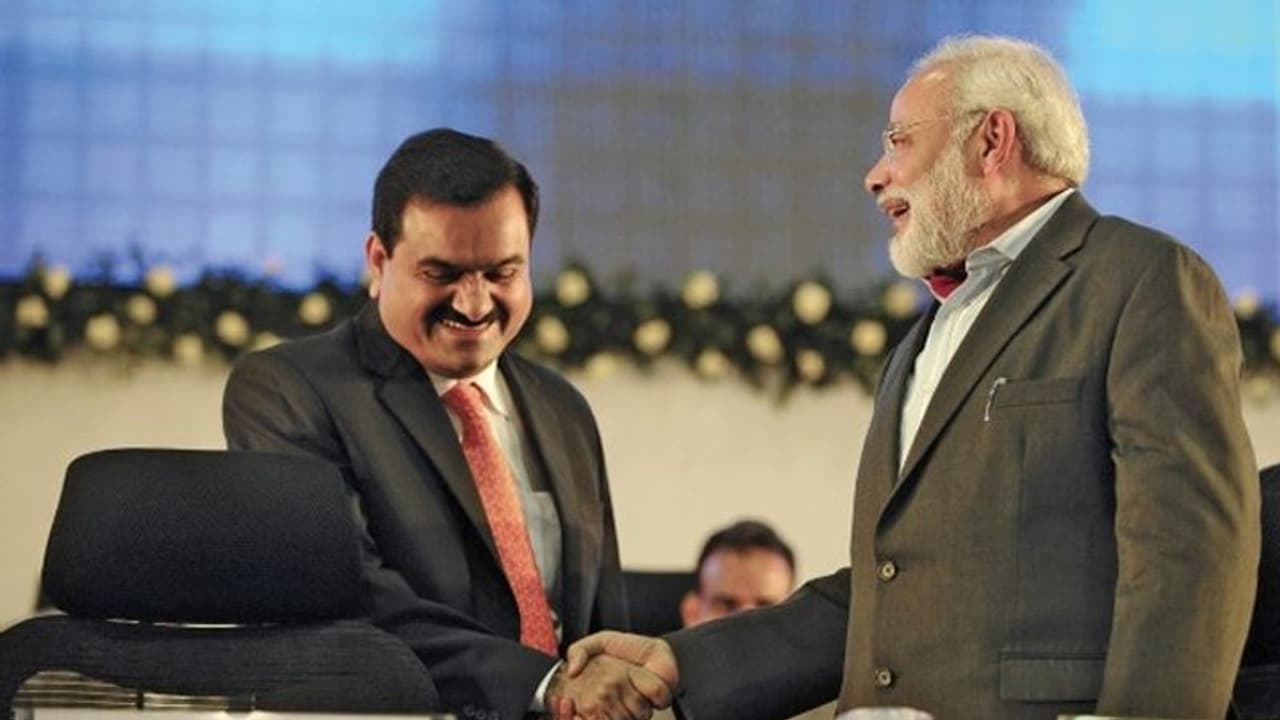 கொரோனாவால் சாகக்கூடாது... பட்டினியால் சாகலாமா..? வசதி படைத்தவன் தரமாட்டான். வயிறு பசித்தவன் விடமாட்டான்..!