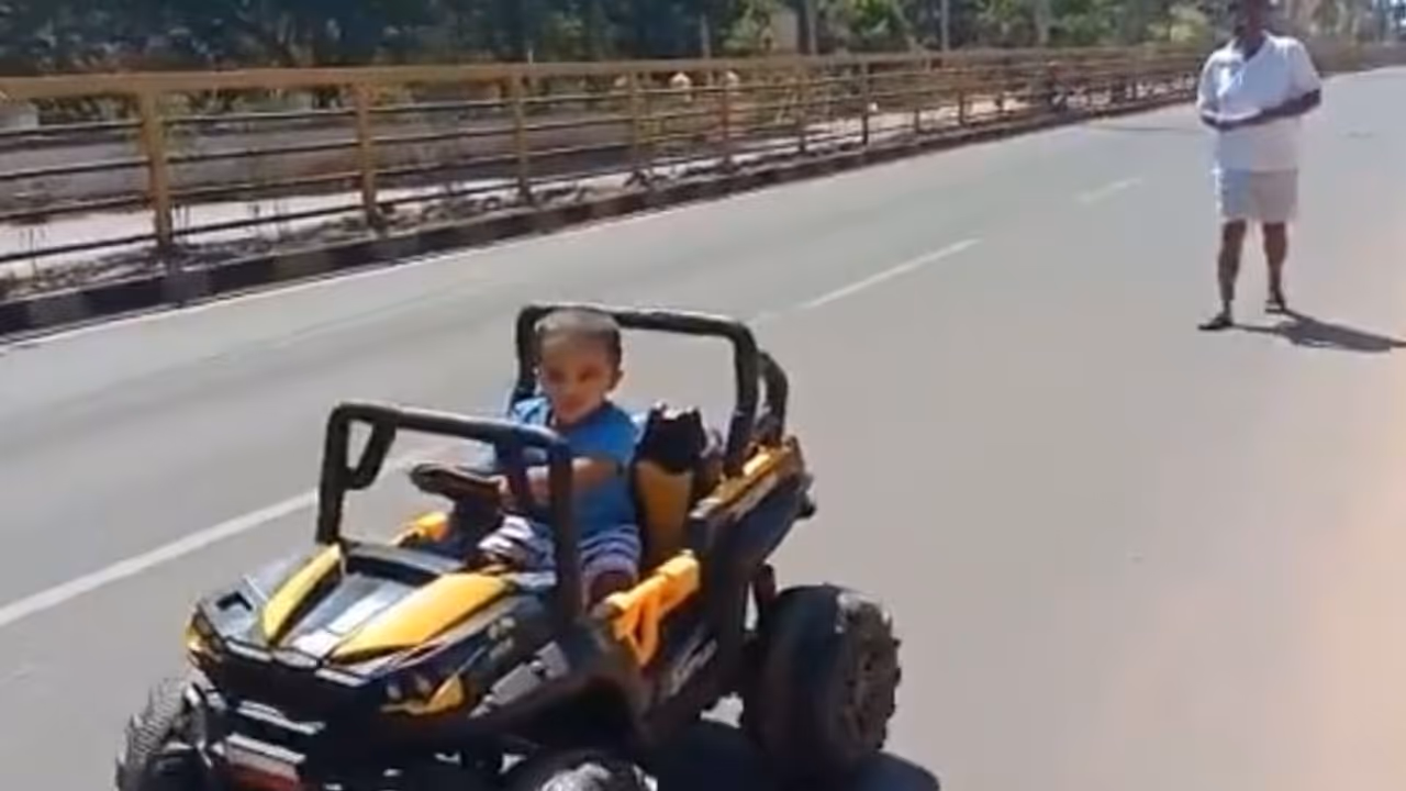 ಲಾಕ್ಡೌನ್ ನಿಯಮ ಉಲ್ಲಂಘಿಸಿ ಮೊಮ್ಮಗನ ಜೊತೆ ರೋಡಿನಲ್ಲಿ ಜೆಡಿಎಸ್ ನಾಯಕನ ಆಟ! ಲಾಕ್ಡೌನ್ ನಿಯಮ ಉಲ್ಲಂಘಿಸಿ ಮೊಮ್ಮಗನ ಜೊತೆ ರೋಡಿನಲ್ಲಿ ಜೆಡಿಎಸ್ ನಾಯಕನ ಆಟ!