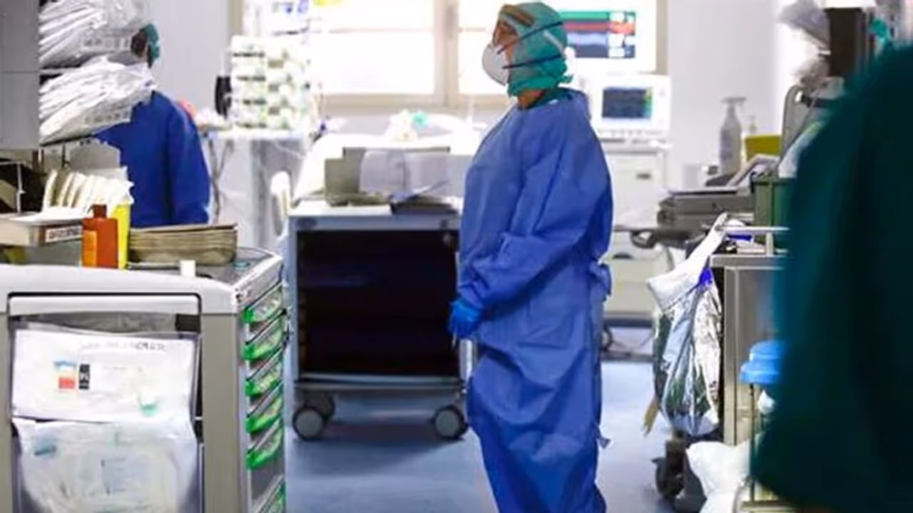 ফের তথ্য গোপন করোনা আক্রান্ত প্রৌঢ়ের ভাইয়ের, আইসোলেশনে ভর্তি বরানগরের বাসিন্দা ফের তথ্য গোপন করোনা আক্রান্ত প্রৌঢ়ের ভাইয়ের, আইসোলেশনে ভর্তি বরানগরের বাসিন্দা