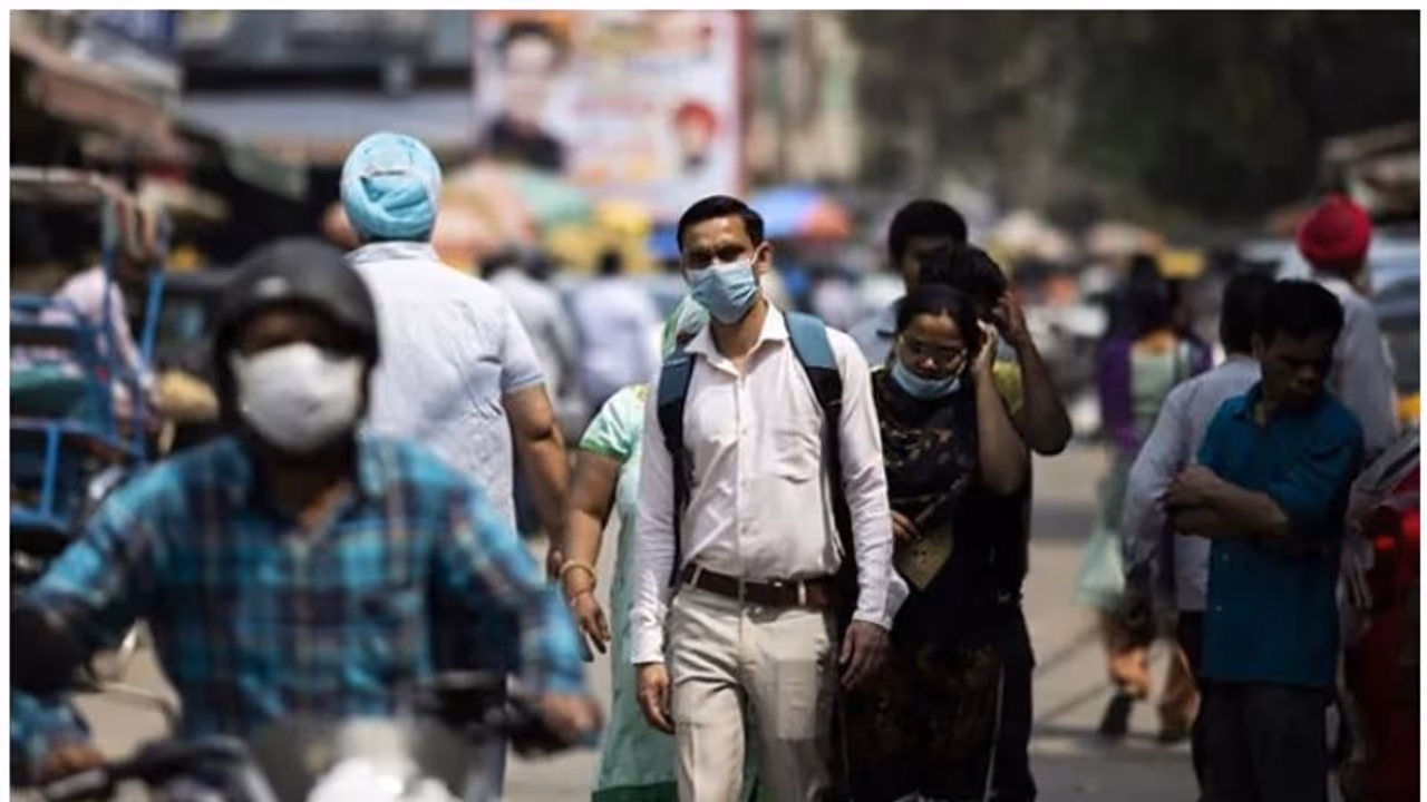 കൊവിഡ് 19: വീണ്ടും പാട്ട് പാടി ബോധവത്കരണവുമായി പൊലീസ് ഉദ്യോ​ഗസ്ഥൻ