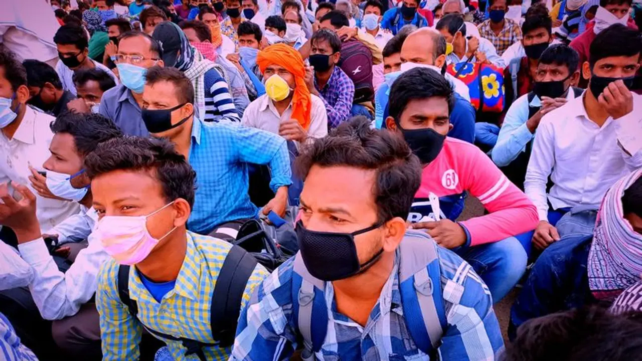 করোনায় আক্রান্ত একই পরিবারের ২৫ জন, দেশে গোষ্ঠী সংক্রমণ নিয়ে ফের উঠতে শুরু করল প্রশ্ন করোনায় আক্রান্ত একই পরিবারের ২৫ জন, দেশে গোষ্ঠী সংক্রমণ নিয়ে ফের উঠতে শুরু করল প্রশ্ন