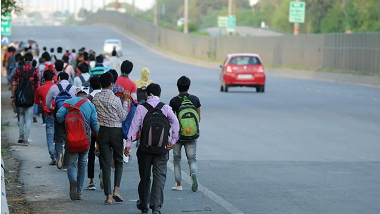 ಅಜ್ಮೀರ ಪ್ರವಾಸಕ್ಕೆ ಹೋಗಿದ್ದ ಕನ್ನಡಿಗರು ಅತಂತ್ರ: ಕೈಯಲ್ಲಿ ದುಡ್ಡಿಲ್ಲ, ಊಟಕ್ಕಾಗಿ ಪರದಾಟ ಅಜ್ಮೀರ ಪ್ರವಾಸಕ್ಕೆ ಹೋಗಿದ್ದ ಕನ್ನಡಿಗರು ಅತಂತ್ರ: ಕೈಯಲ್ಲಿ ದುಡ್ಡಿಲ್ಲ, ಊಟಕ್ಕಾಗಿ ಪರದಾಟ