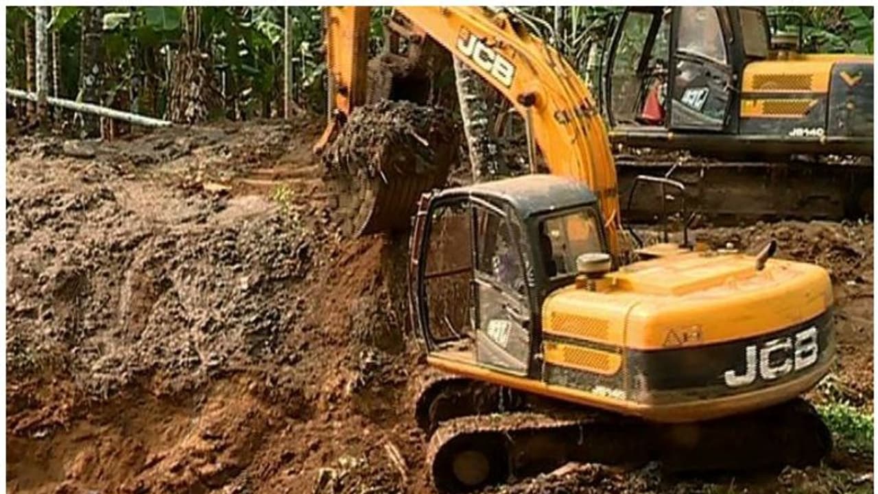 മാലിന്യം നിറഞ്ഞ് വടക്കാഞ്ചേരി പുഴ; വീണ്ടടുക്കാന്‍ ഒന്നിച്ച് നാട്ടുകാര്‍