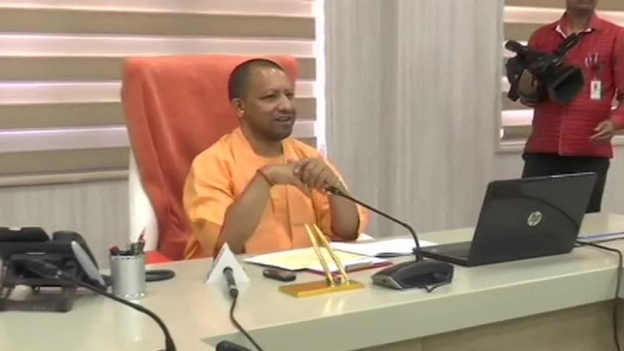 27.5 लाख मनरेगा मजदूरों के खाते में भेजा गया 611 करोड़, CM योगी ने की मजदूरों से बात 27.5 लाख मनरेगा मजदूरों के खाते में भेजा गया 611 करोड़, CM योगी ने की मजदूरों से बात