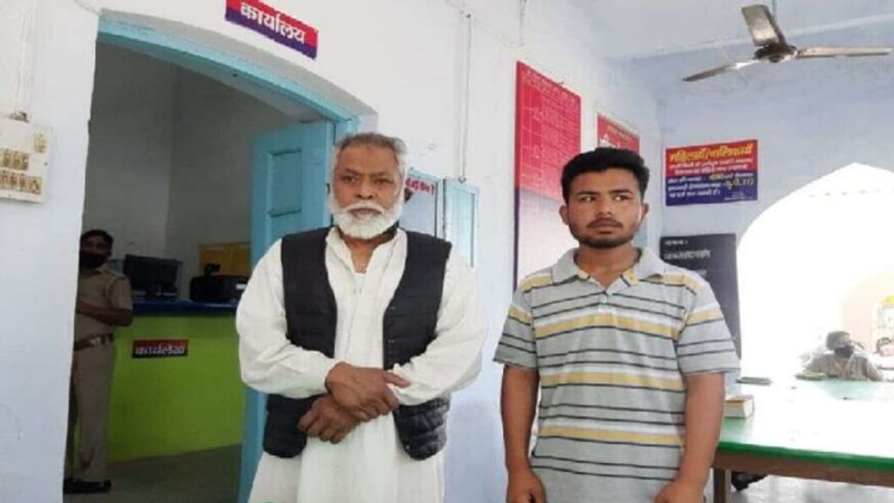 हैलो, कंट्रोल रूमः जी, मुझे पान भेजिए, खाए बिना रहा नहीं जा रहा, डिमांड करने वाले चाचा भतीजे को मिली यह सजा हैलो, कंट्रोल रूमः जी, मुझे पान भेजिए, खाए बिना रहा नहीं जा रहा, डिमांड करने वाले चाचा भतीजे को मिली यह सजा