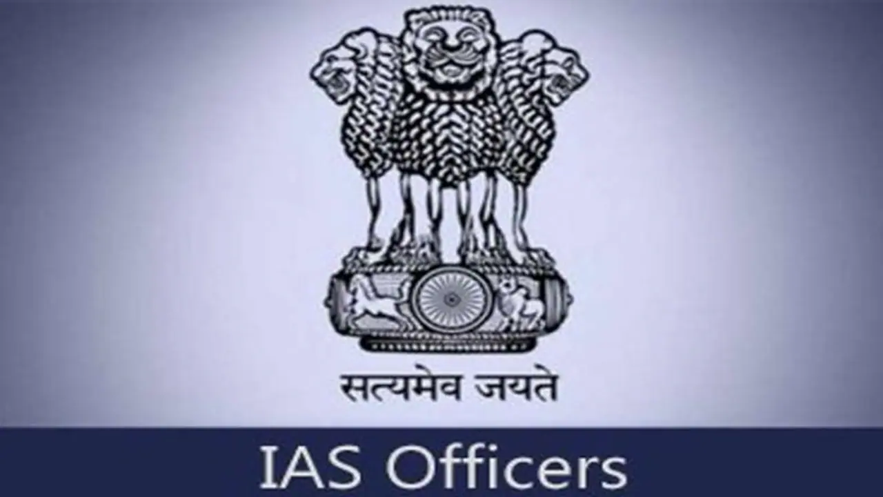 వలస కార్మికులు రోడ్లపైకి.. లాక్డౌన్ అమల్లో అలసత్వం: ఇద్దరు ఐఏఎస్లు సస్పెండ్ వలస కార్మికులు రోడ్లపైకి.. లాక్డౌన్ అమల్లో అలసత్వం: ఇద్దరు ఐఏఎస్లు సస్పెండ్