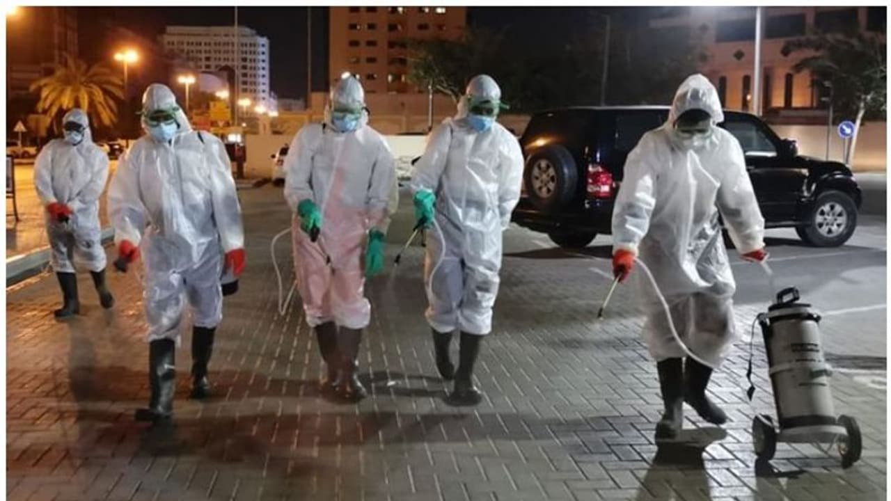 కరోనా ఎఫెక్ట్, స్వదేశాలకు తీసుకెళ్లకపోతే చర్యలు: యూఏఈ హెచ్చరిక కరోనా ఎఫెక్ట్, స్వదేశాలకు తీసుకెళ్లకపోతే చర్యలు: యూఏఈ హెచ్చరిక