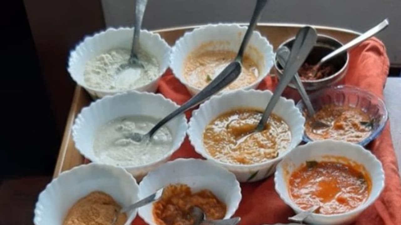 'ഇഡ്ഡലി ദിന'ത്തില് 10 തരം കറികളുമായി ശശി തരൂര്; സോഷ്യല് മീഡിയയില് വന് ട്രോള് 'ഇഡ്ഡലി ദിന'ത്തില് 10 തരം കറികളുമായി ശശി തരൂര്; സോഷ്യല് മീഡിയയില് വന് ട്രോള്