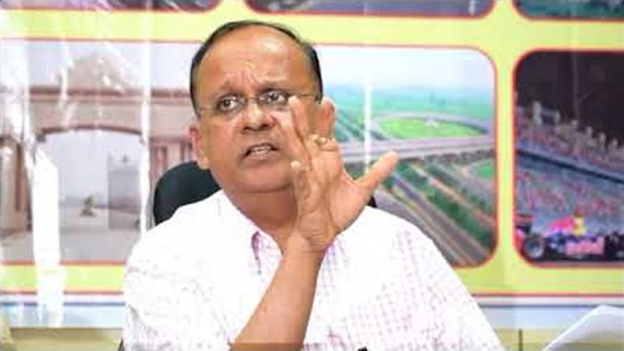 कोरोना: डीएम ने कहा, हम 18 18 घंटे काम कर रहे हैं, लेकिन सीएम ने काम में कमी पाई और तुरन्त किया ट्रांसफर कोरोना: डीएम ने कहा, हम 18 18 घंटे काम कर रहे हैं, लेकिन सीएम ने काम में कमी पाई और तुरन्त किया ट्रांसफर