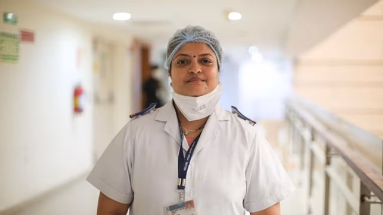 'യുദ്ധം പോലെ, ഒരു മിനുറ്റ് പോലും വിശ്രമത്തിന് ലഭിക്കാതെ...'