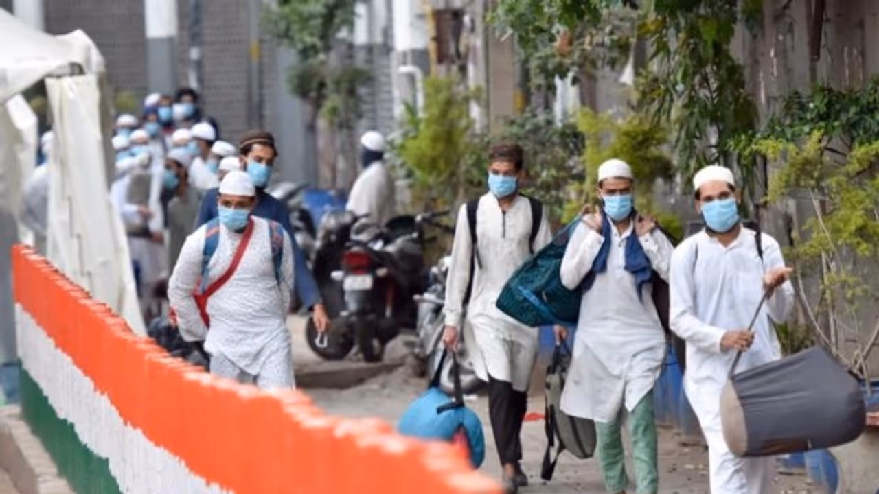 కరోనా వైరస్ బారిన పడ్డ వారి ప్రాణదాతలుగా తబ్లిగీలు, ఓవైసీ లేఖ కరోనా వైరస్ బారిన పడ్డ వారి ప్రాణదాతలుగా తబ్లిగీలు, ఓవైసీ లేఖ