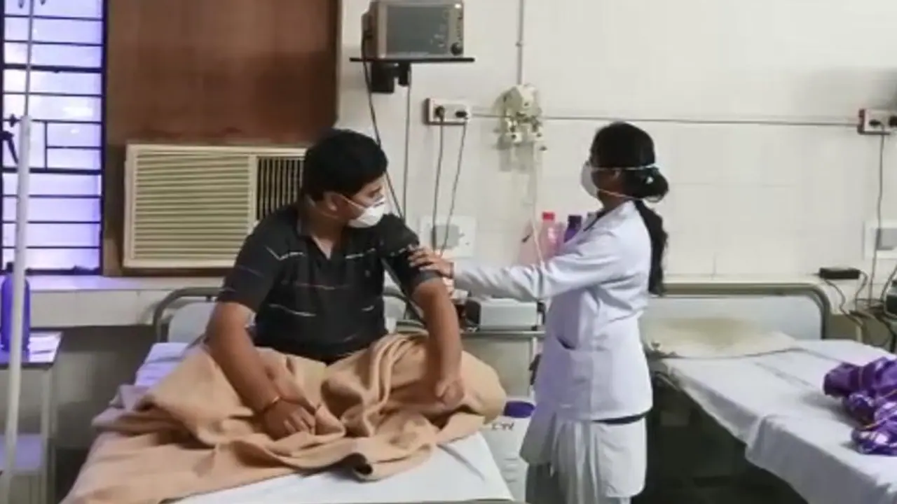 தமிழ்நாட்டில் மீண்டும் ஒரே நாளில் சதமடித்த கொரோனா! இன்று 105 பேருக்கு உறுதி; பாதிப்பு 1477ஆக அதிகரிப்பு தமிழ்நாட்டில் மீண்டும் ஒரே நாளில் சதமடித்த கொரோனா! இன்று 105 பேருக்கு உறுதி; பாதிப்பு 1477ஆக அதிகரிப்பு