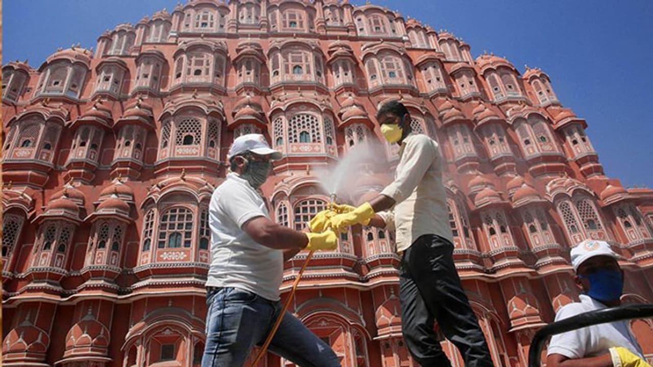 राजस्थान के इन शहरों में 8वीं तक स्कूल बंद, वर्क फ्रॉम होम करेंगे ये कर्मचारी,7 जनवरी से लागू होगी नई गाइडलाइन राजस्थान के इन शहरों में 8वीं तक स्कूल बंद, वर्क फ्रॉम होम करेंगे ये कर्मचारी,7 जनवरी से लागू होगी नई गाइडलाइन