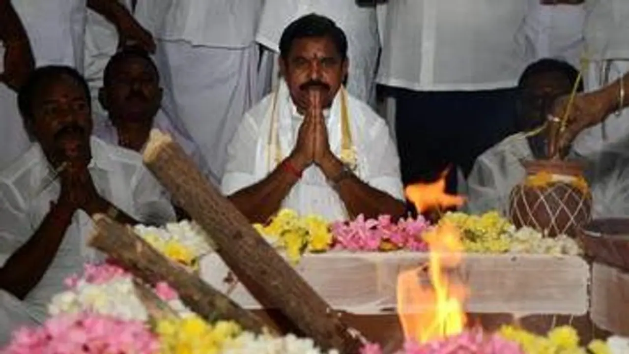 எடப்பாடி ஏற்பாட்டில் மெகா யாகம்... மக்களை பாதுகாக்க வேண்டுதல்....! எடப்பாடி ஏற்பாட்டில் மெகா யாகம்... மக்களை பாதுகாக்க வேண்டுதல்....!