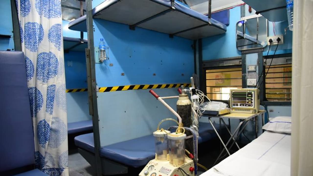 2 ತಿಂಗಳ ಬಳಿಕ ರೈಲ್ವೆ ಬೋಗಿ ಆಸ್ಪತ್ರೆ ಕೊರೋನಾ ಚಿಕಿತ್ಸೆಗೆ! 2 ತಿಂಗಳ ಬಳಿಕ ರೈಲ್ವೆ ಬೋಗಿ ಆಸ್ಪತ್ರೆ ಕೊರೋನಾ ಚಿಕಿತ್ಸೆಗೆ!