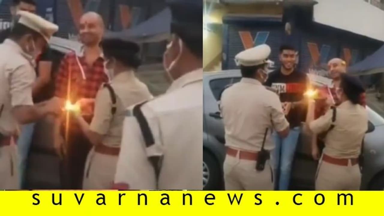 ಲಾಕ್‌ಡೌನ್‌; ಸುತ್ತಾಡಲು ಹೊರಟವರಿಗೆ ನಡುರಸ್ತೆಯಲ್ಲೇ ಅರತಿ ಎತ್ತಿದ ಪೊಲೀಸರು!