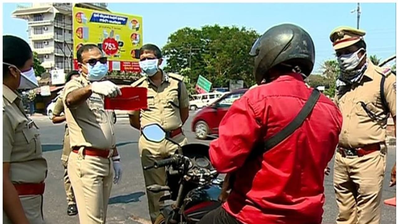 കൂടുതൽ ജാഗ്രത, കാസർഗോഡ് നഗരസഭയിലും അഞ്ച് പഞ്ചായത്തുകളിലും പൊലീസ് നിയന്ത്രണങ്ങൾ ശക്തമാക്കി