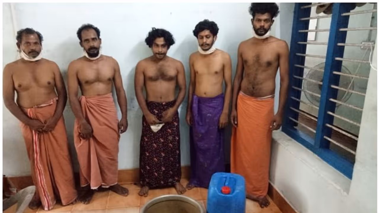 വീടുകളിൽ വ്യാജമദ്യ നിർമ്മാണം: അർത്തുങ്കലില്‍ 5പേര്‍ പിടിയില്‍, 30 ലിറ്റര്‍ കോടയും കണ്ടെത്തി