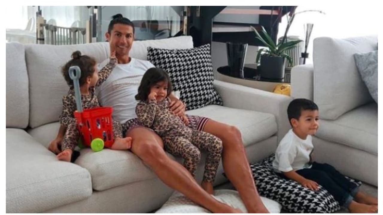 পরিবারের সঙ্গে সময় কাটানোর ছবি শেয়ার করলেন রোনাল্ডো, দিলেন সচেতনতার বার্তা
