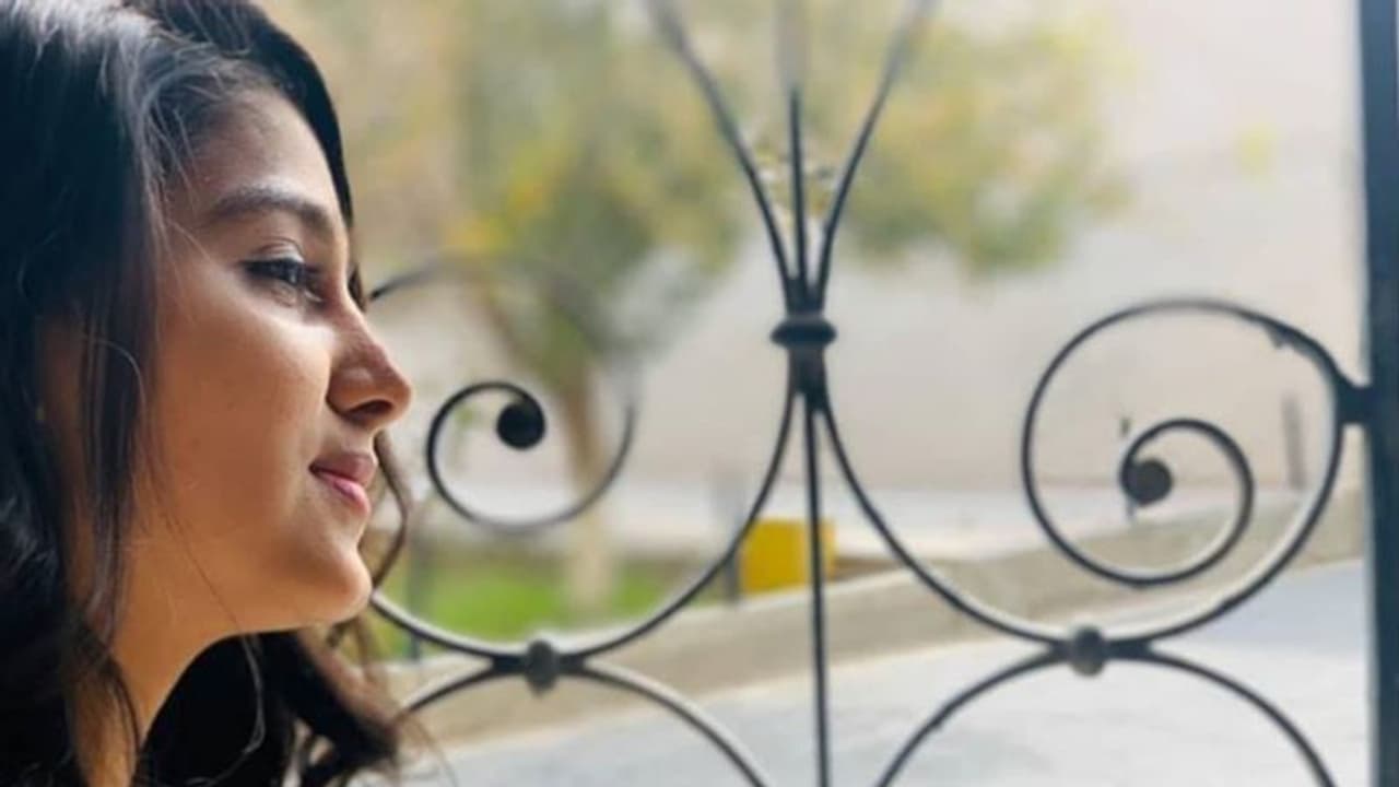 'ഒരുമിച്ച് നേരിട്ട് നമുക്ക് മറികടക്കാം'; അനശ്വര രാജന് പറയുന്നു 'ഒരുമിച്ച് നേരിട്ട് നമുക്ക് മറികടക്കാം'; അനശ്വര രാജന് പറയുന്നു