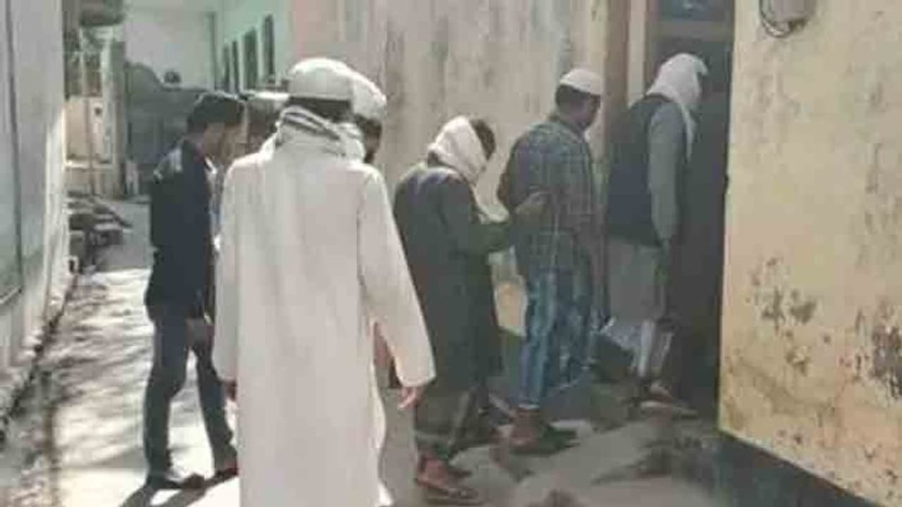 కరోనా హాట్ స్పాట్ గా నిజాముద్దీన్: 400 పాజిటివ్ కేసులు, రాష్ట్రాల వారీగా లెక్కలు ఇవీ... కరోనా హాట్ స్పాట్ గా నిజాముద్దీన్: 400 పాజిటివ్ కేసులు, రాష్ట్రాల వారీగా లెక్కలు ఇవీ...