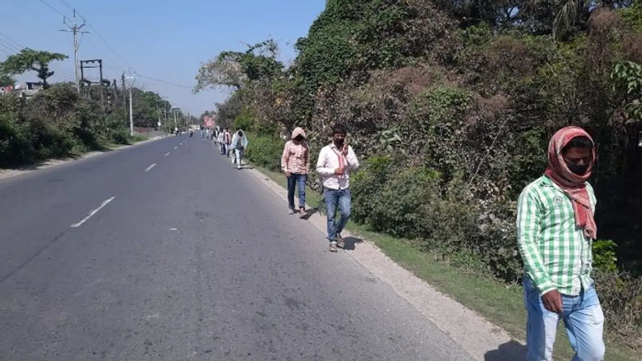 পায়ে হেঁটে বাড়ির পথে, লকডাউনের মাঝে বিহার থেকে উত্তর দিনাজপুরে ঢুকলেন শ্রমিকরা
