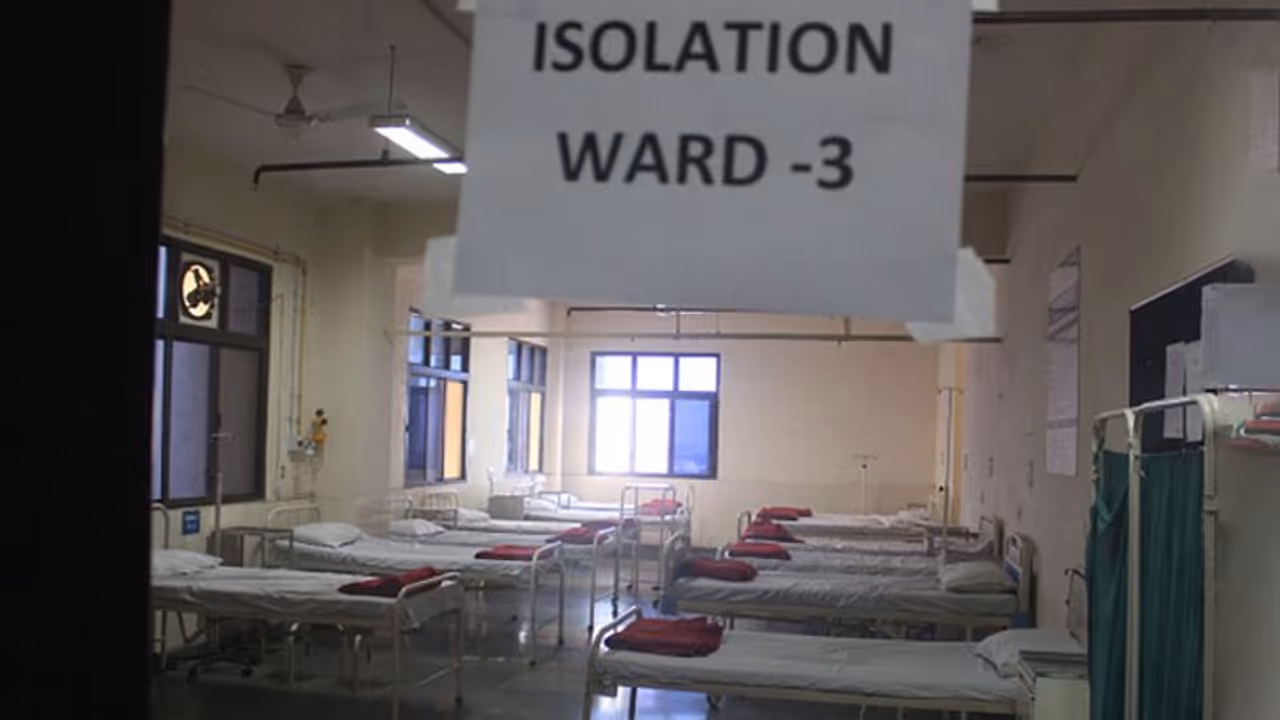 রাজ্য়ে একদিনে দেড় লক্ষ লোককে আলাদা থাকার নির্দেশ স্বাস্থ্য় দফতরের রাজ্য়ে একদিনে দেড় লক্ষ লোককে আলাদা থাকার নির্দেশ স্বাস্থ্য় দফতরের